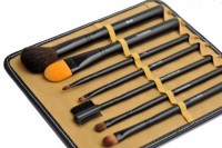 Travel Brush Set with Wooden Handle on Simple Bag