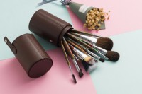 16 PCS Professional Makeup Brush Set Natural Hair Colorful Wood Handle on Jar